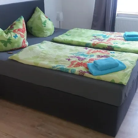 Bed And Breakfast Zeulenroda בית הארחה